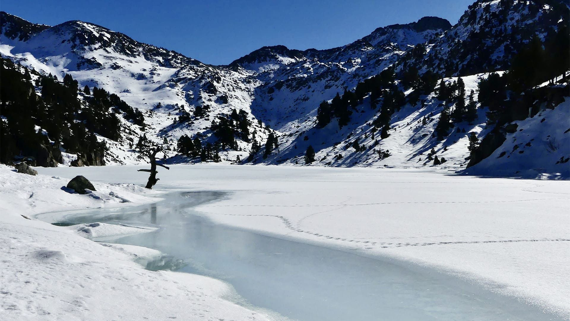 Rivière gelée - Encantats - Pyrénées - Espagne