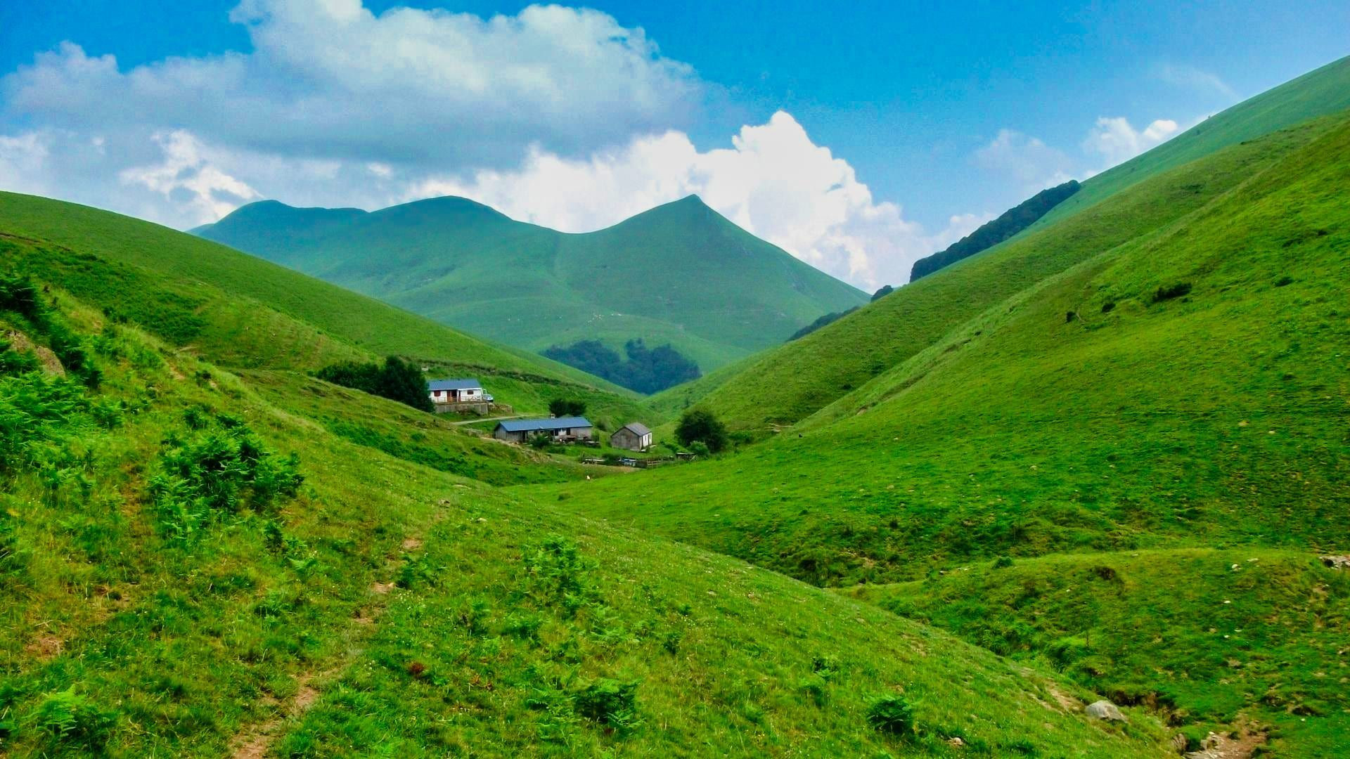 © Respyrenees Paysage du GR10 près d'Occabe - Pyrénées basques - France