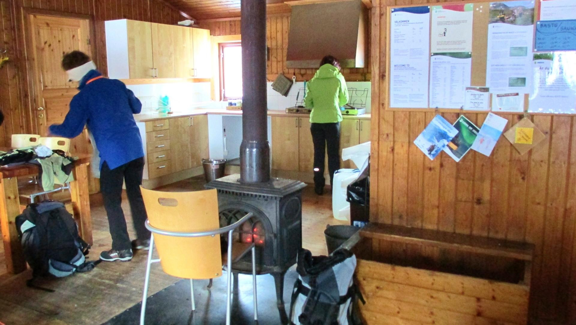 Interieur Chaleureux D Un Refuge De La Kungsleden Sylvianne Pinzetta - Suède