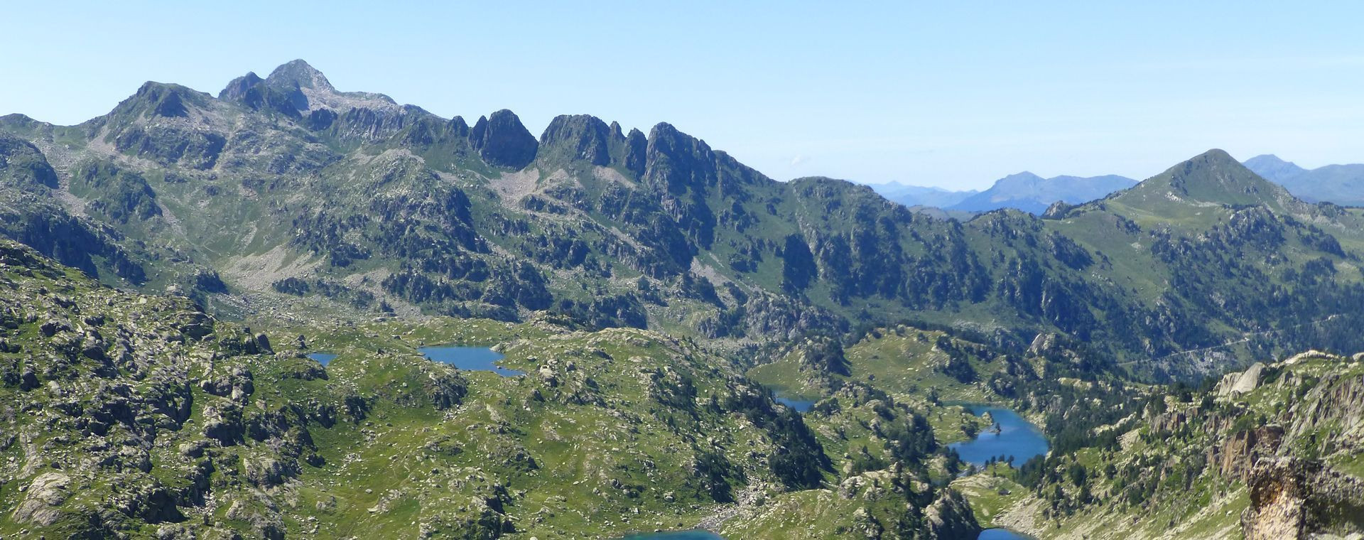 © Laurent Comte Lacs et sommets des Encantats - Pyrénées - Espagne