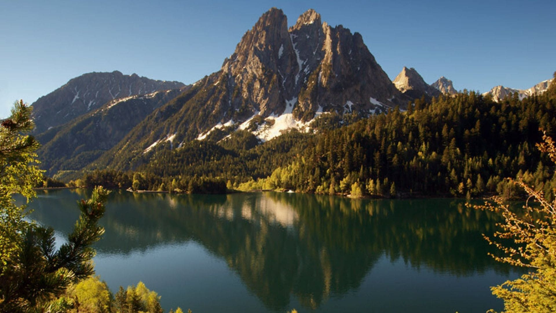 Les Encantats depuis le lac Sant Maurici - Aigüestortes - Espagne