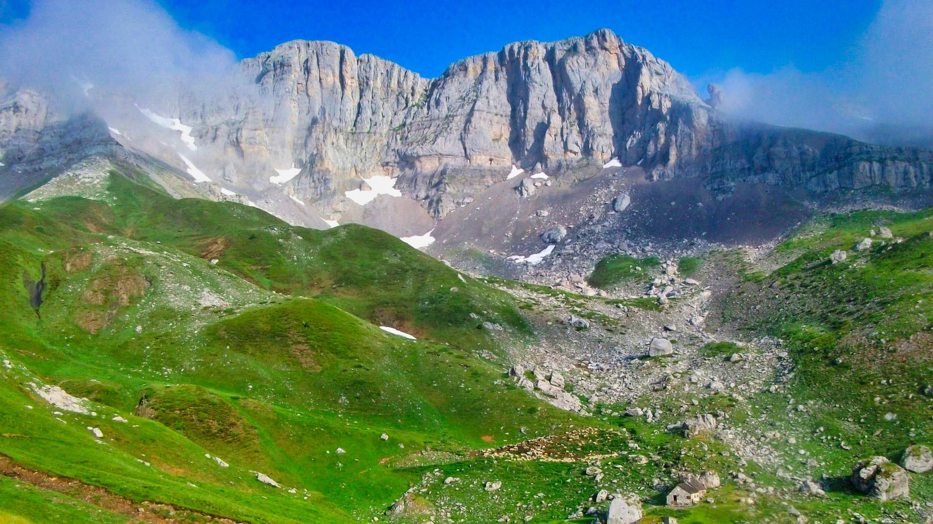 Massif Du Pic Danie Sur Le Gr10 De Saint Jean Pied De Port A Etstaut - Pyrénées - France