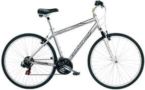 hombre en bicicleta de trekking, alquiler Megasportravel