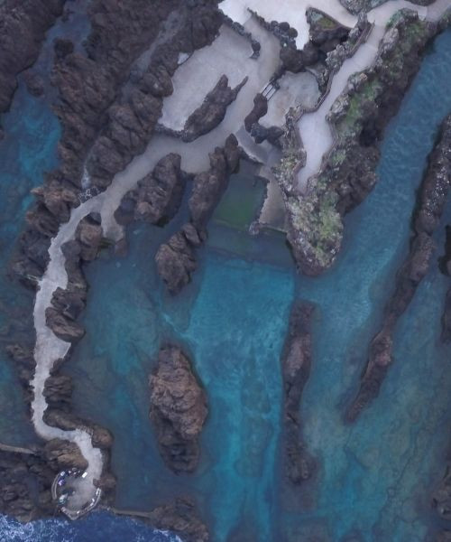 Piscines naturelles de Porto Moniz vues du ciel - Madère - Portugal
