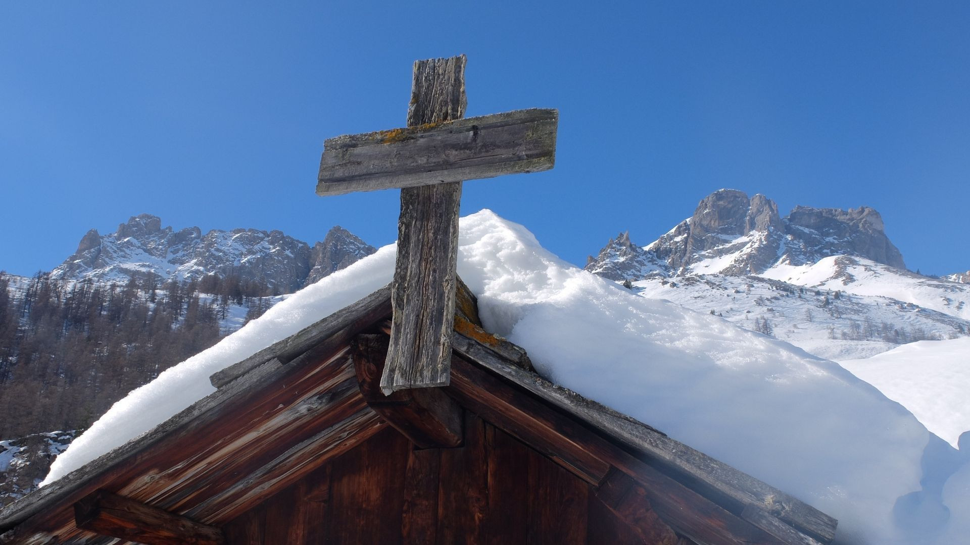 Randonneurs en ski nordique - Vallée de la Clarée - France