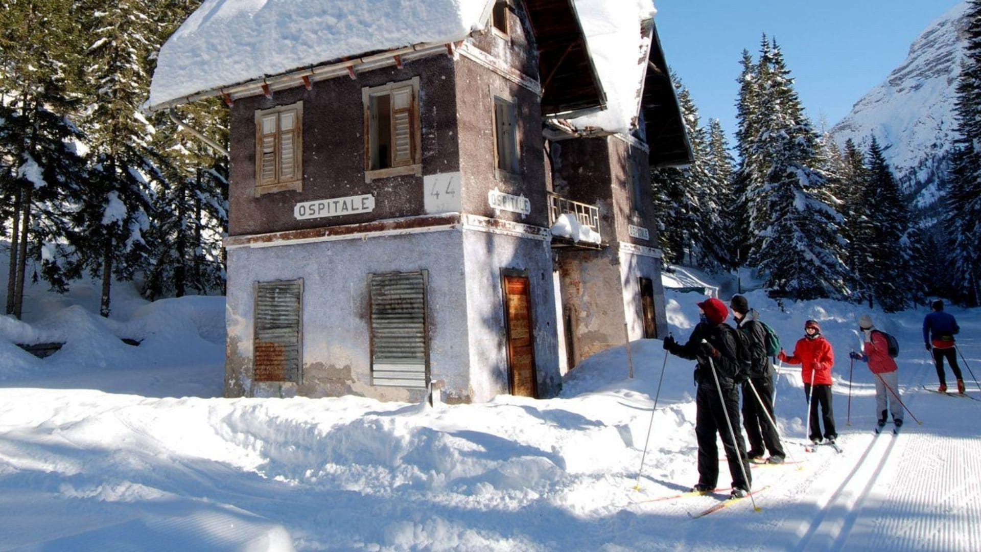 Ski de fond près d'Ospitale en hiver - Dolomites - Italie