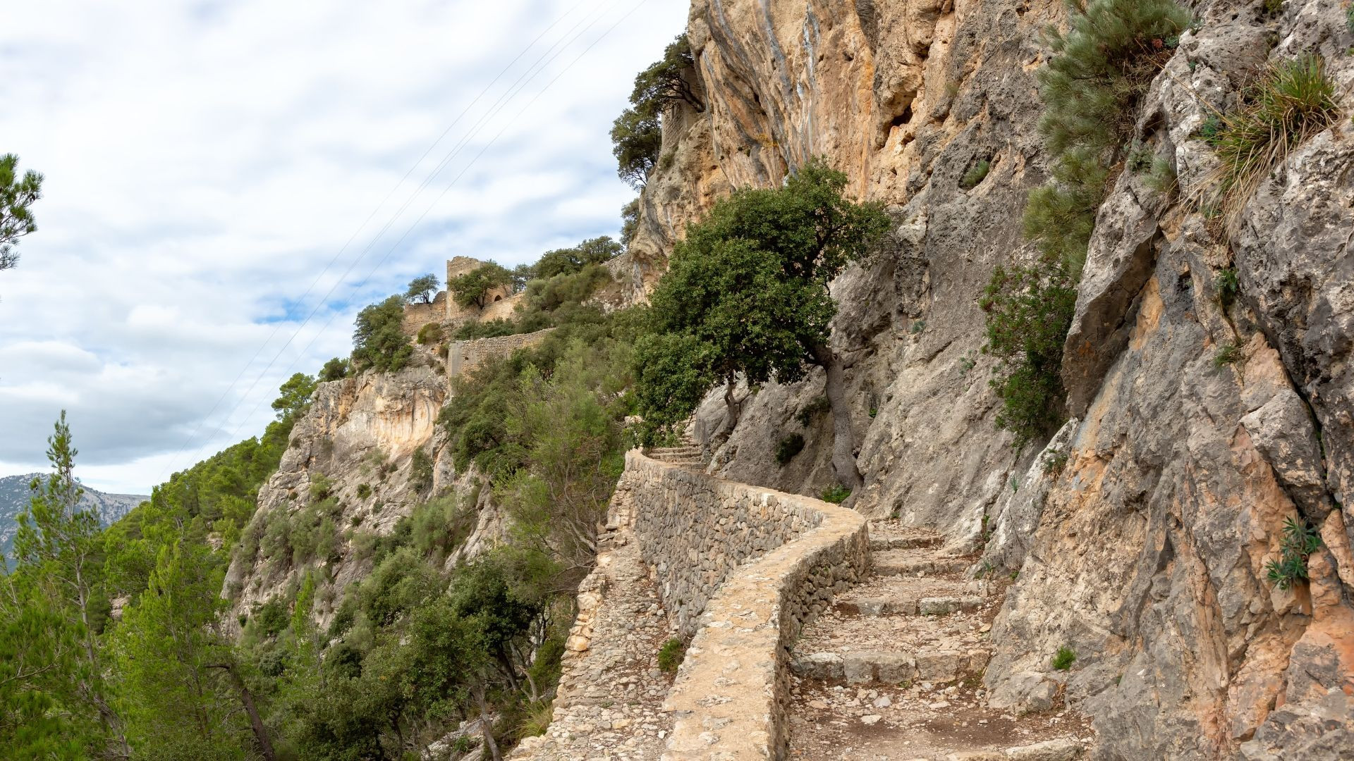 Chemin vers le Castell d'Alaró - Majorque - Espagne