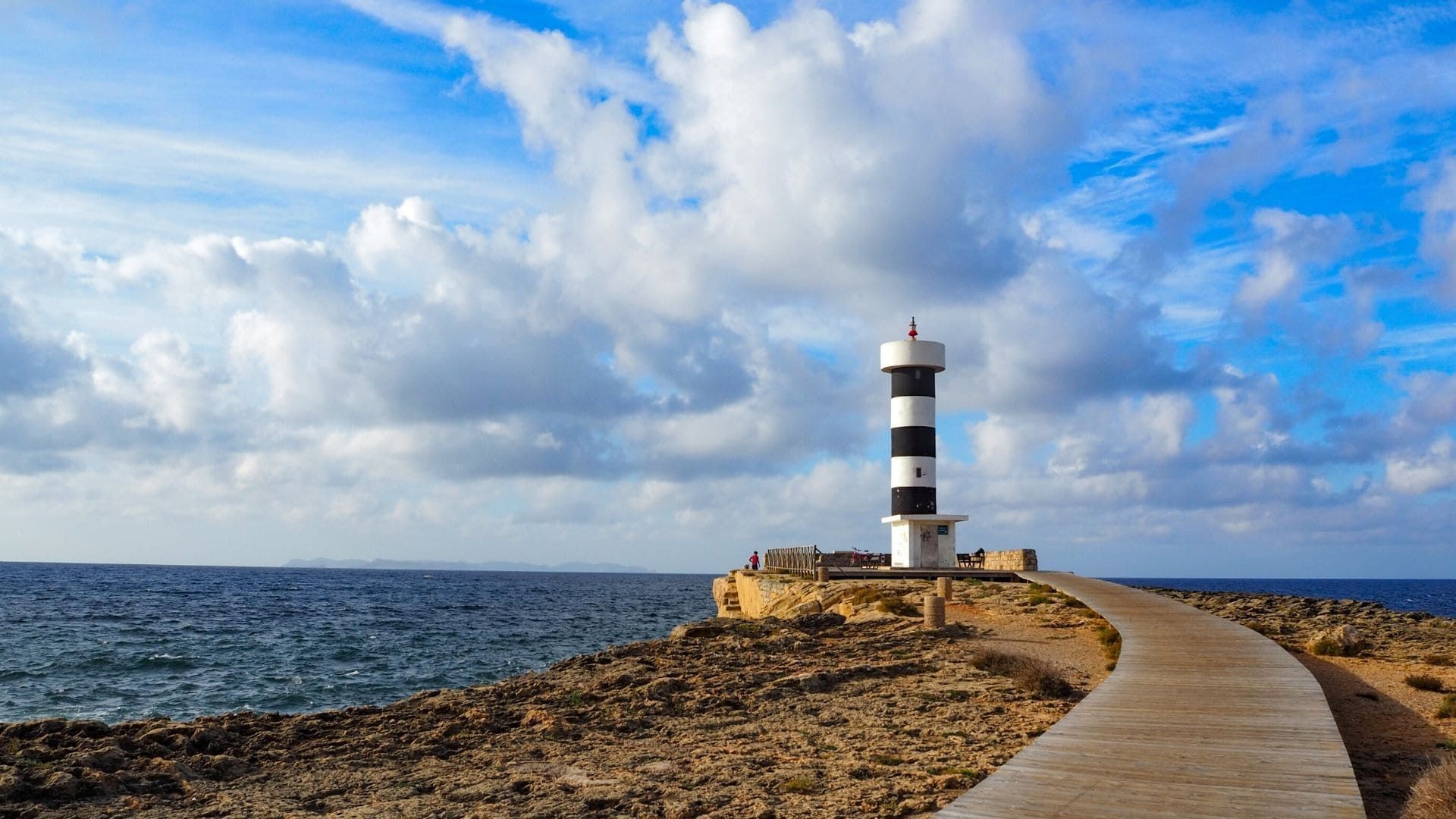 Phare et jetée en bord de mer - Majorque - Espagne