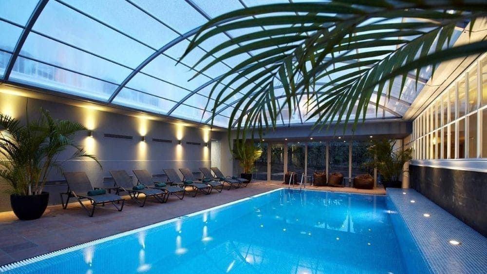 Piscine intérieure de l'hôtel Porto Bay - Madère - Portugal