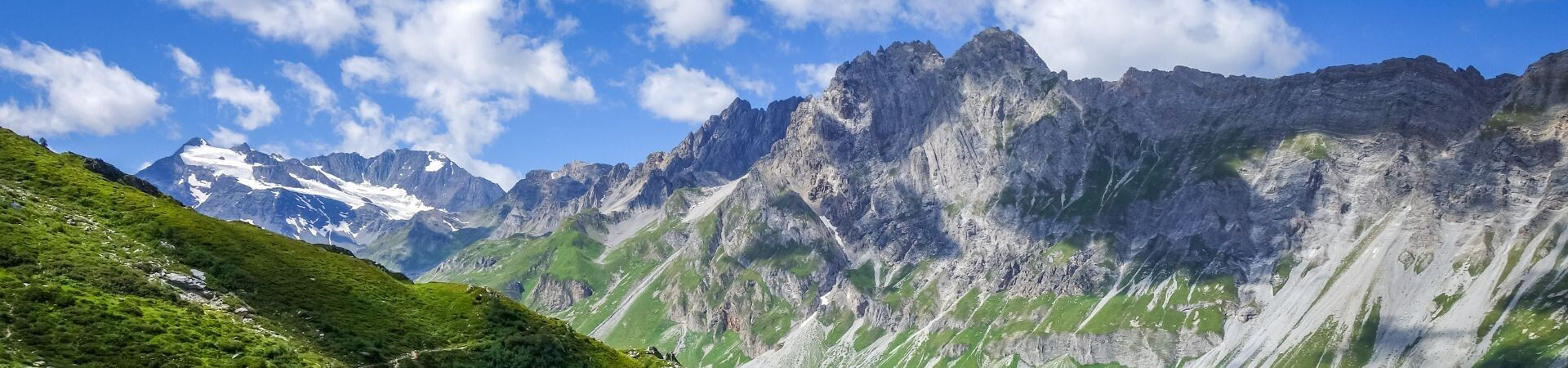 Travesías y rutas a pie por los Alpes: viajes guiados o por libre