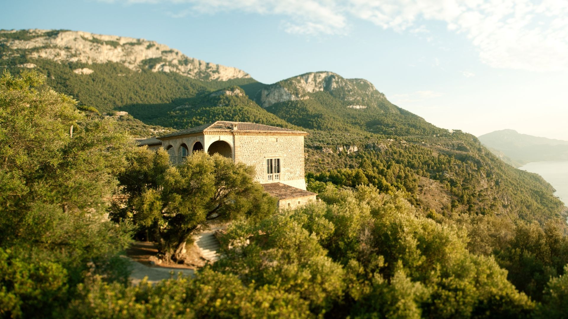 Finca en pierre au milieu des collines boisées - Majorque - Espagne