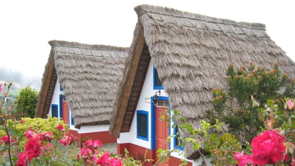 Maisons traditionnelles au toit de chaume - Madère - Portugal