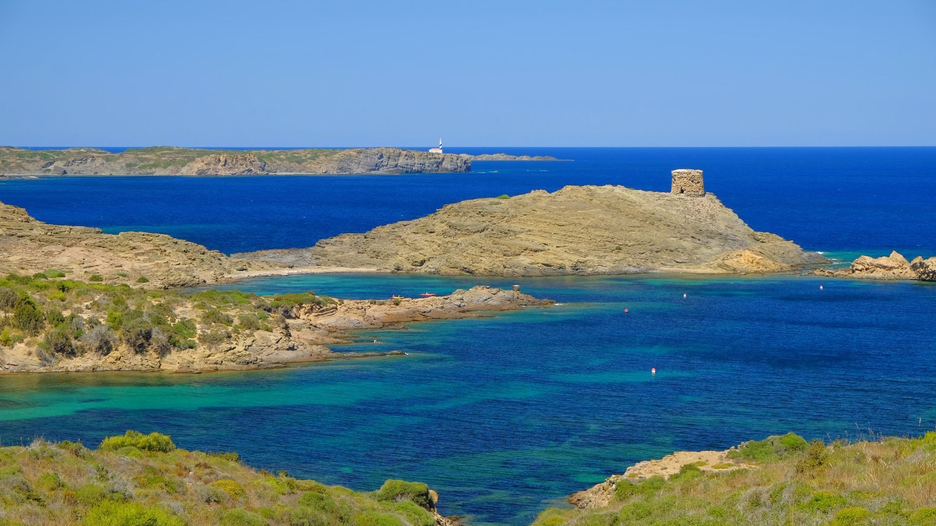 Côte sauvage et tour de guet près d'Es Grau - Minorque - Espagne